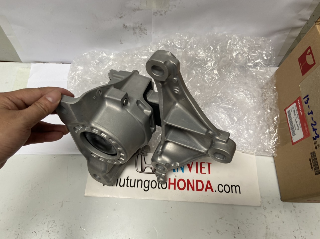 Chân máy sau xe Honda CRV 2018 đến 2022